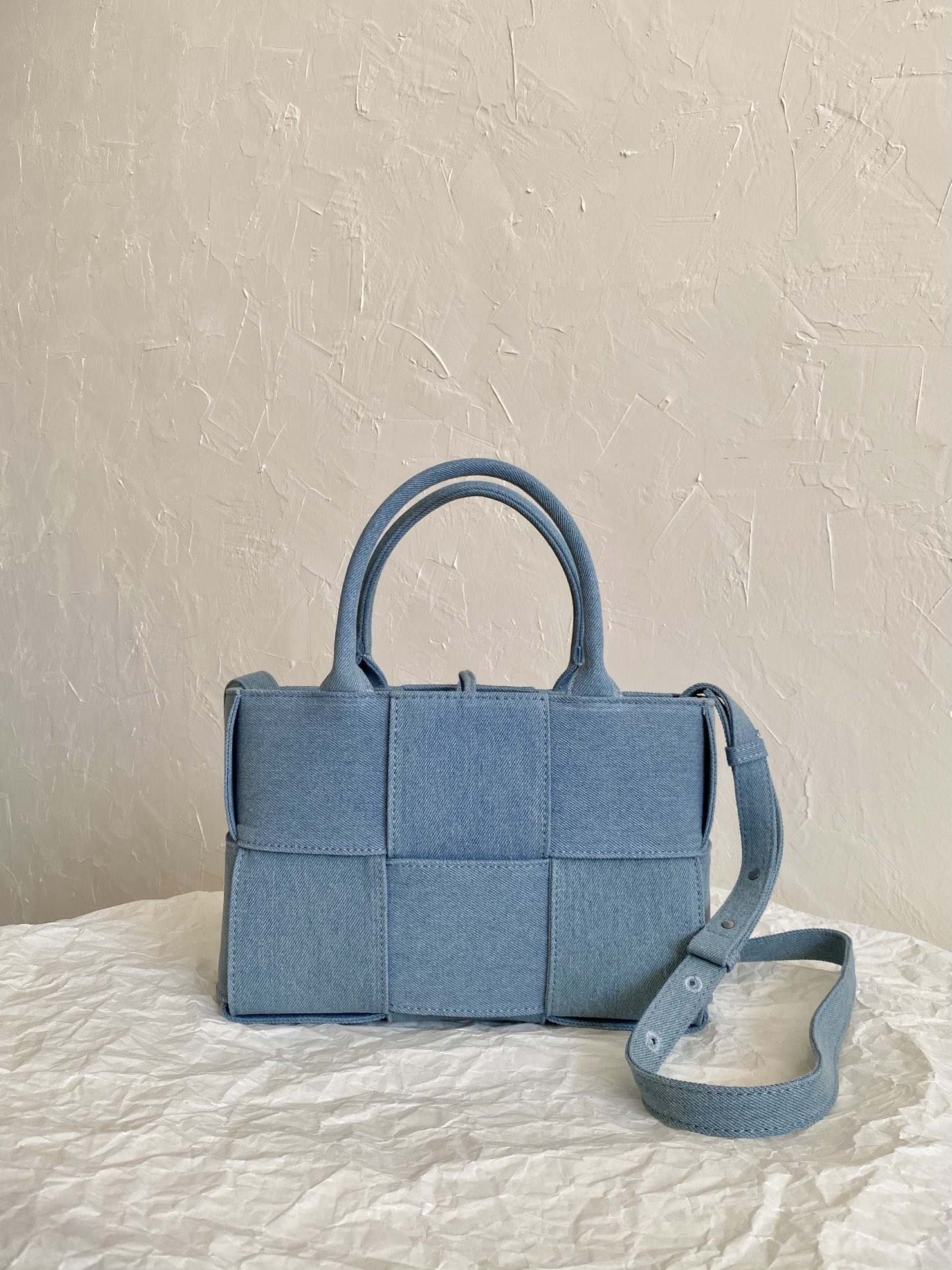 B0tt*ga Ven*ta Mini Arco Tote Bag Blue For Women 9.8in/25cm