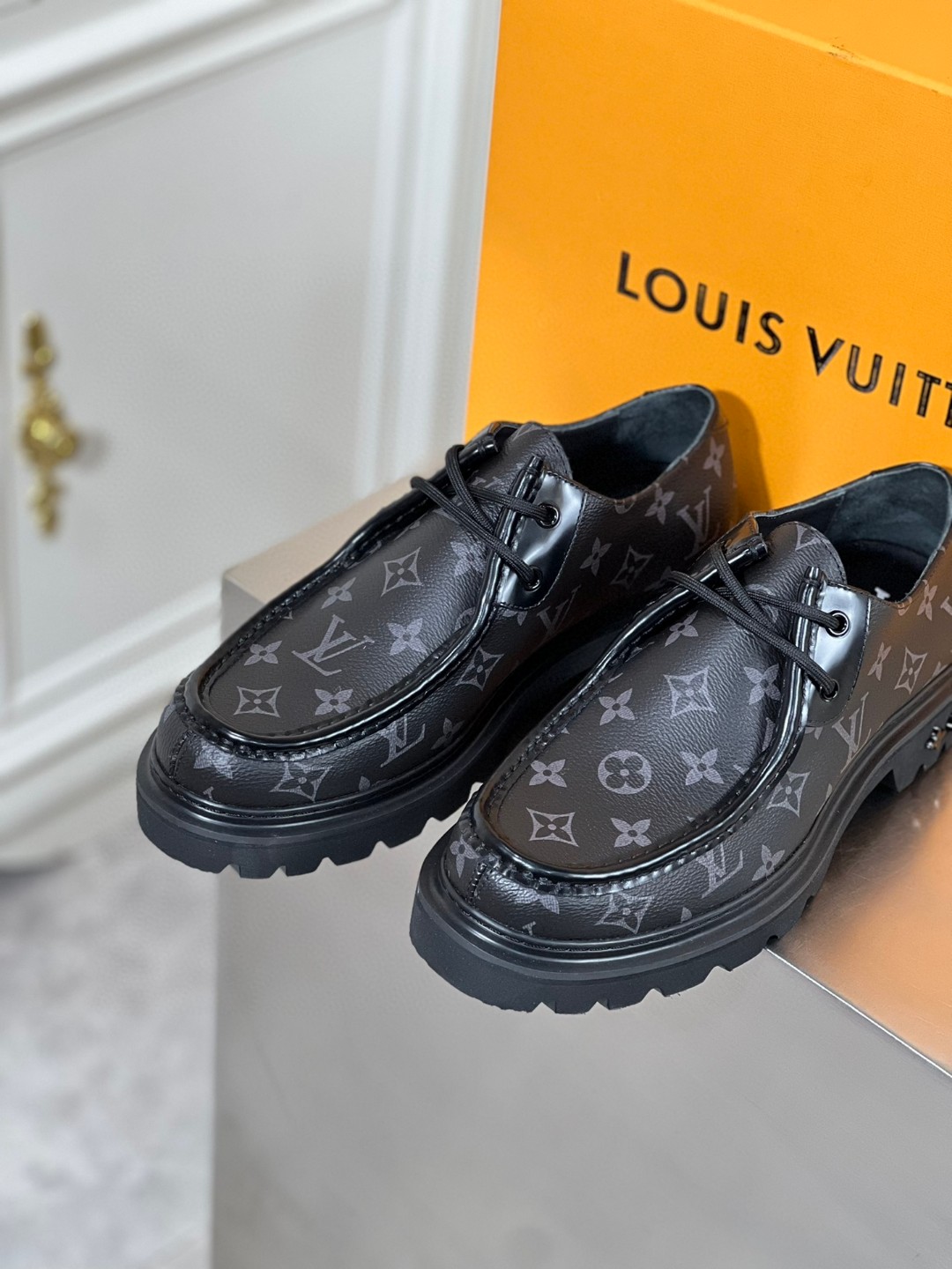 L0vis Vvtt0n LV Ranger Derby Monogram Flowers Black For Men