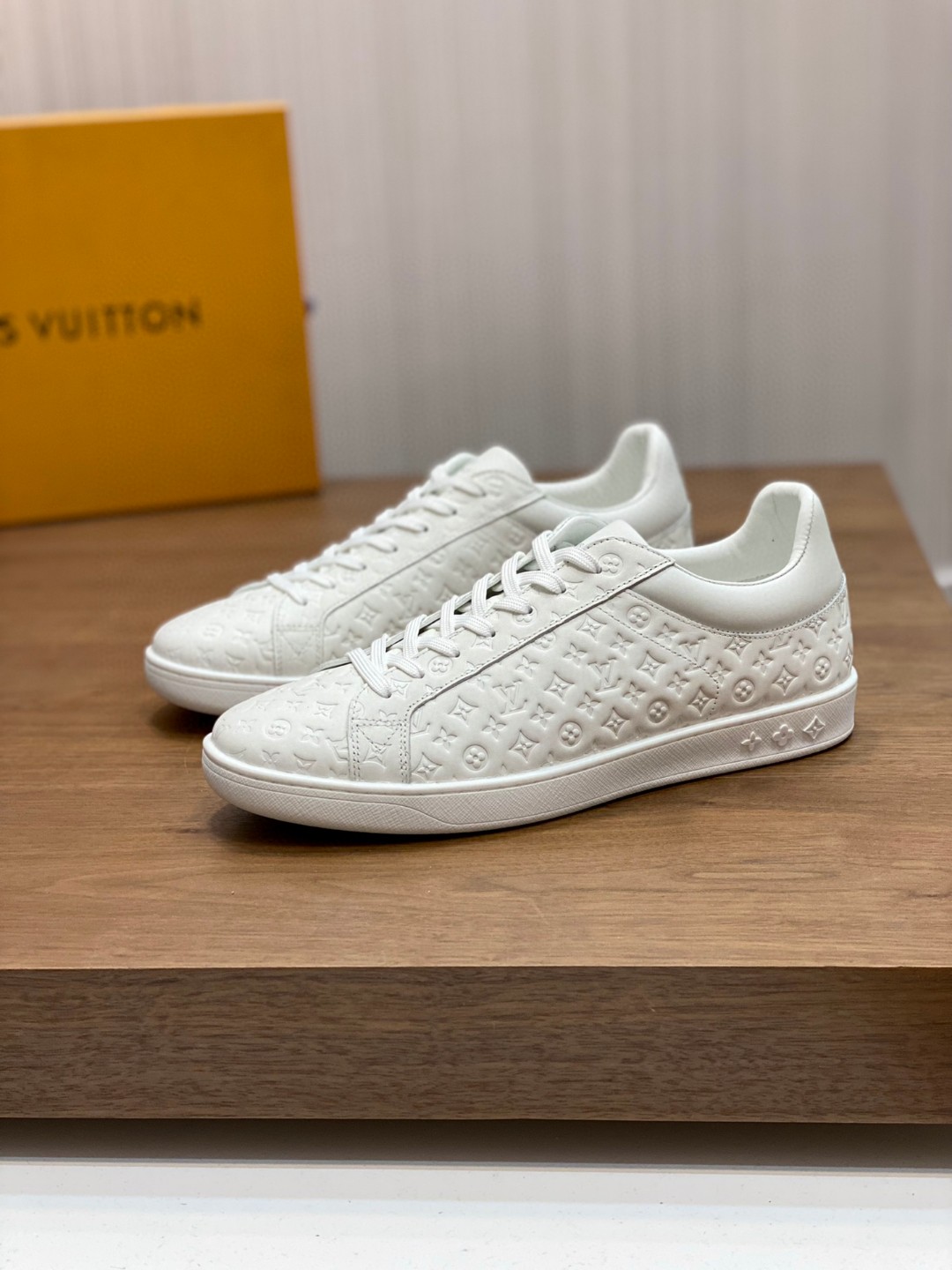 L0vis Vvtt0n Rivoli Sneaker White For Men 1AARI6