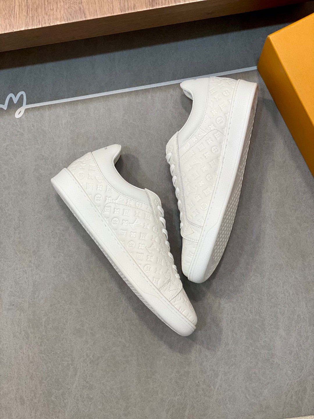 L0vis Vvtt0n Rivoli Sneaker White For Men 1AARI6