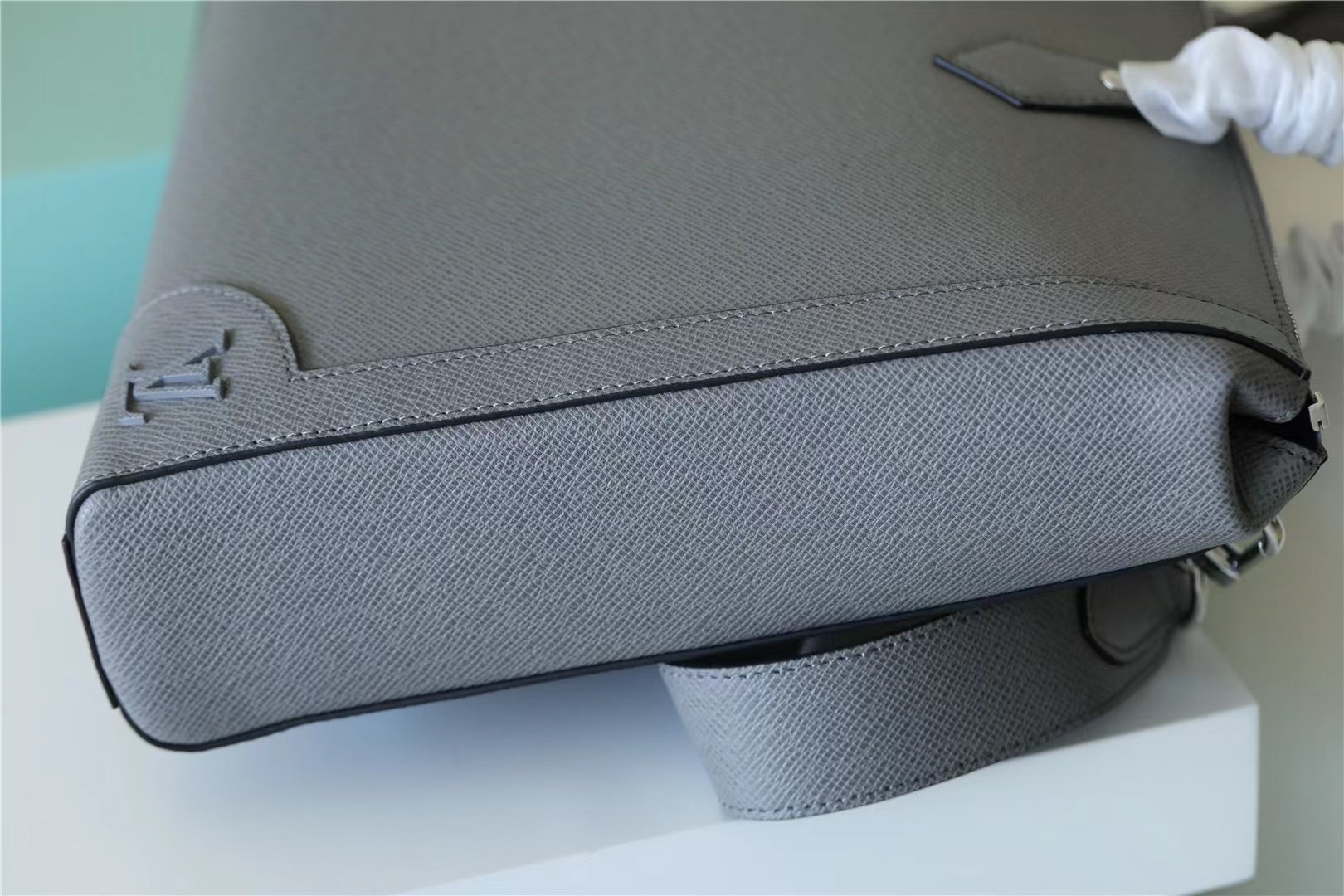 Slim Briefcase Taiga Gray For Men 15.7in/40cm M30856