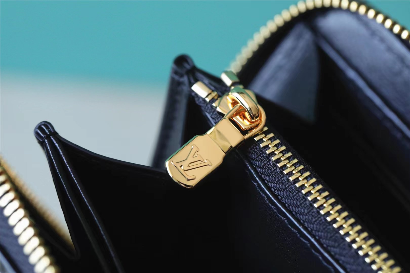 Zippy Wallet Monogram Embossed Black For Women 8.1in/20cm M81510