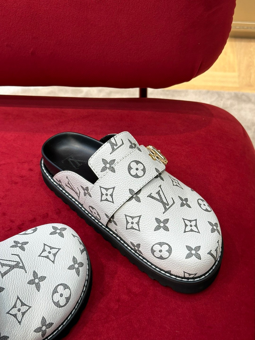 L0vis Vvtt0n LV Easy Mule Monogram Canvas White For Men