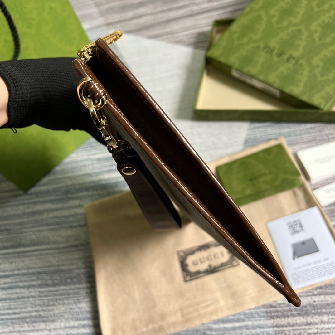 Pouch With Interlocking G Brown For Men 12in/30.5cm 672953 92TCG 8563