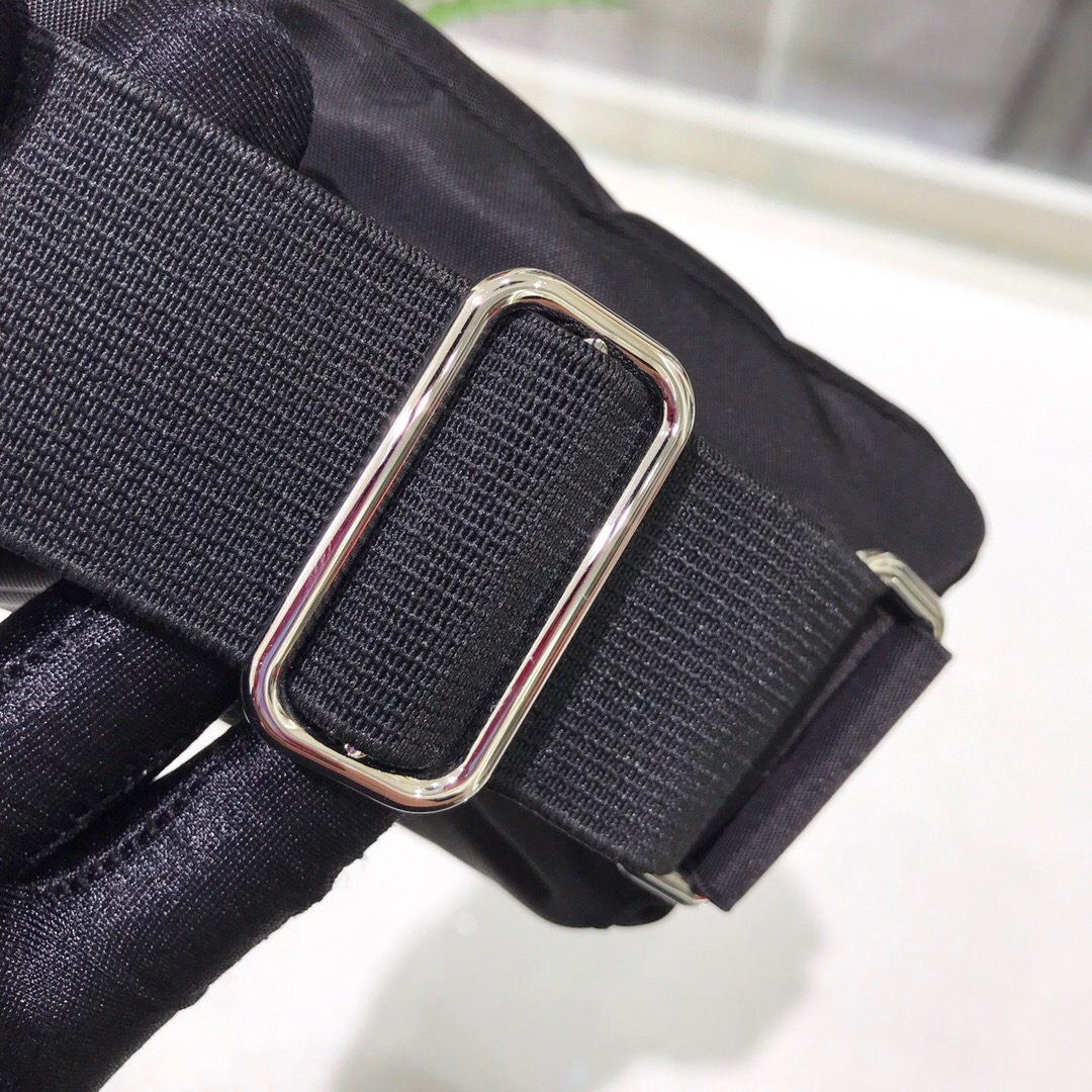 Pra*a Nylon Wristlet Clutch Bag Black/Pink/Red For Women 5.1 in/ 13 cm 2TT095_D02_F0002