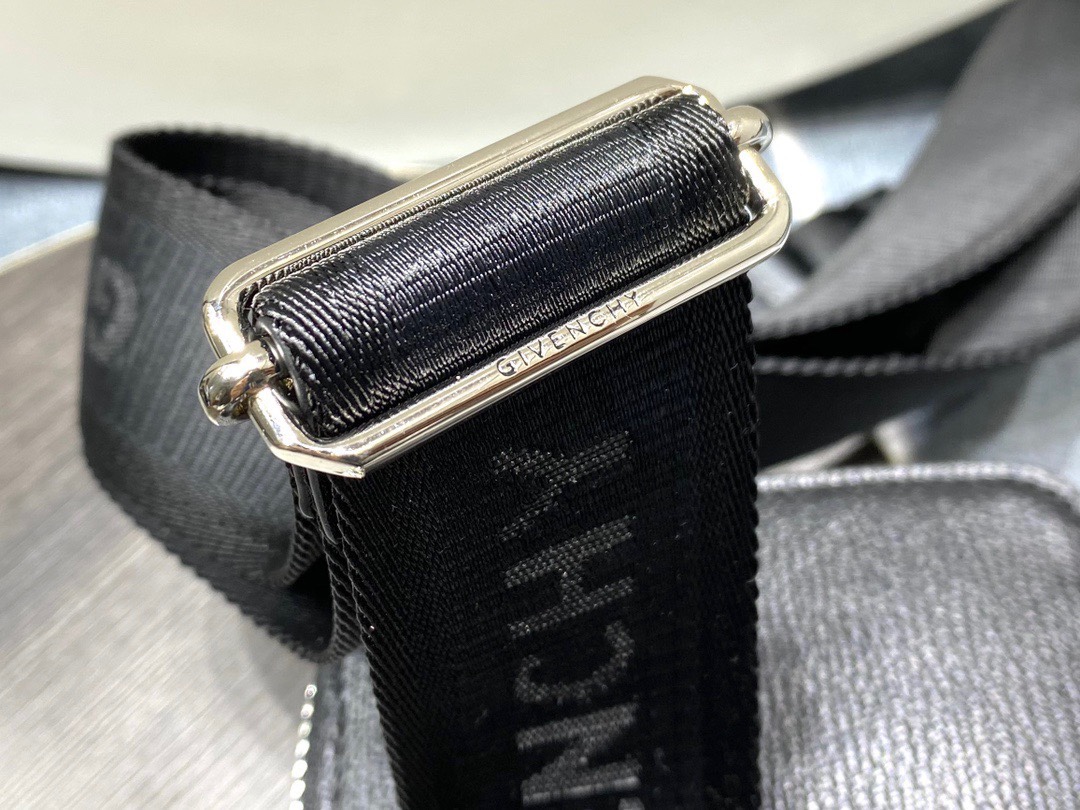 Givenchy Antigona Grained Camera Bag Black For Women‎ 7.3in/18.5cm