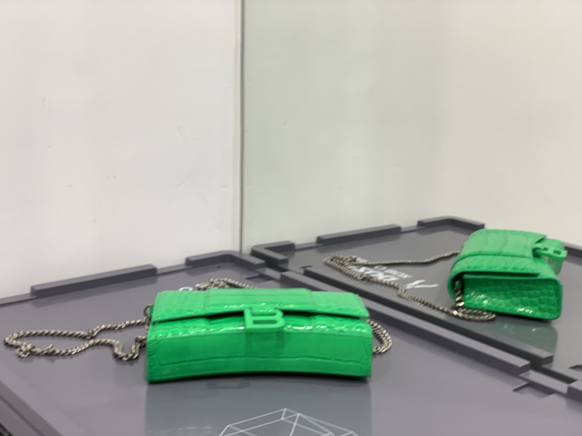 Ba1en*iaga Hourglass Wallet Silver/Grey/Gold/Green/Black For Women 7.6in/19cm 6560502UDF71000