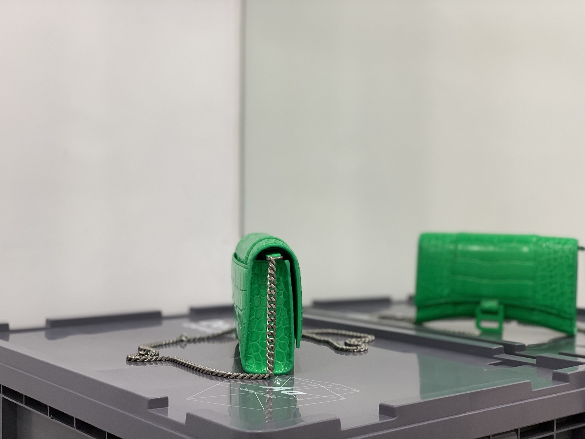 Ba1en*iaga Hourglass Wallet Silver/Grey/Gold/Green/Black For Women 7.6in/19cm 6560502UDF71000