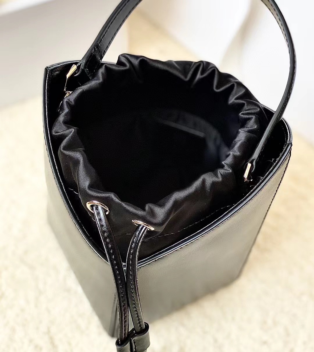 Givenchy Mini Cut Out Bucket Bag Black/White For Women‎ 6.3in/16cm BB50NRB1GV 001