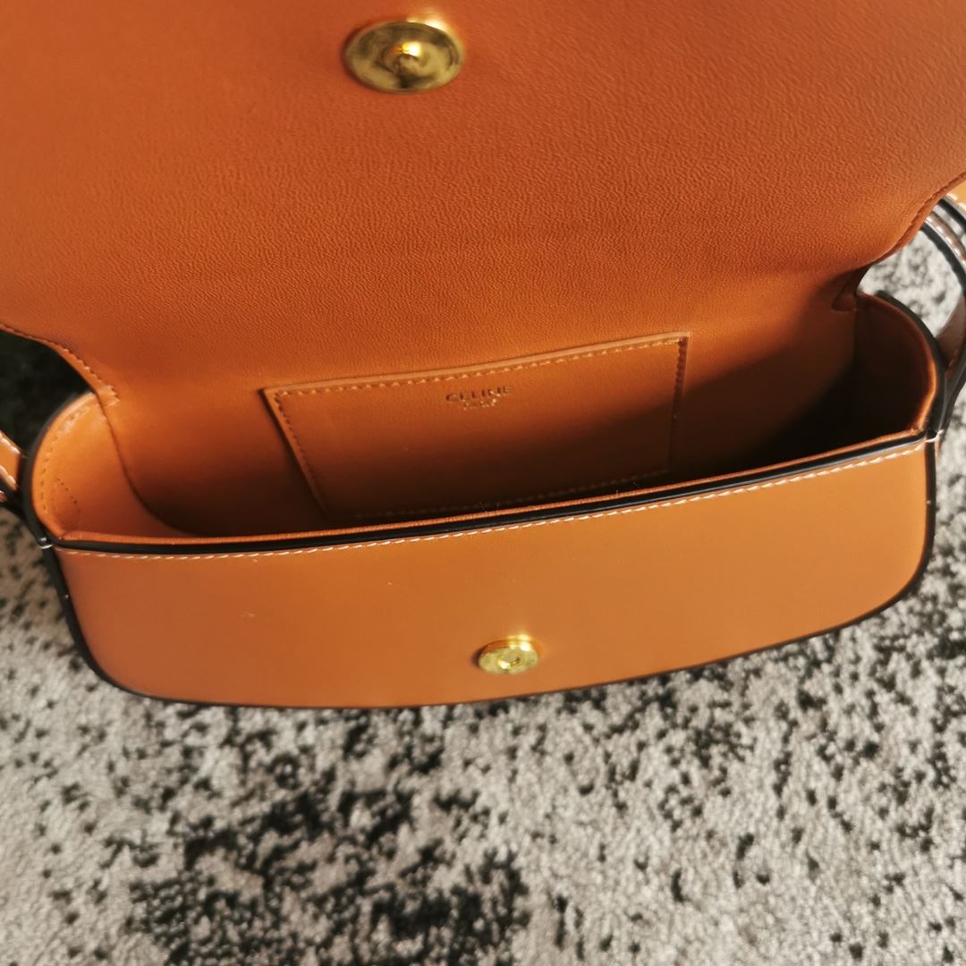 Ce1i*e Clutch On Strap Tabou In Triomphe Smooth White/Brown/Black For Women 7in/18cm 10I593DQ1.01CK