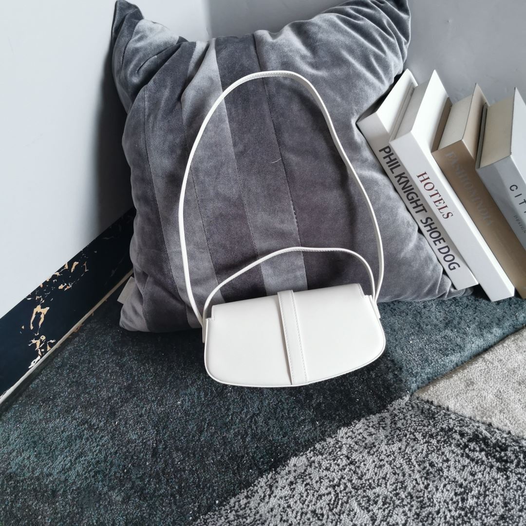 Ce1i*e Clutch On Strap Tabou In Triomphe Smooth White/Brown/Black For Women 7in/18cm 10I593DQ1.01CK