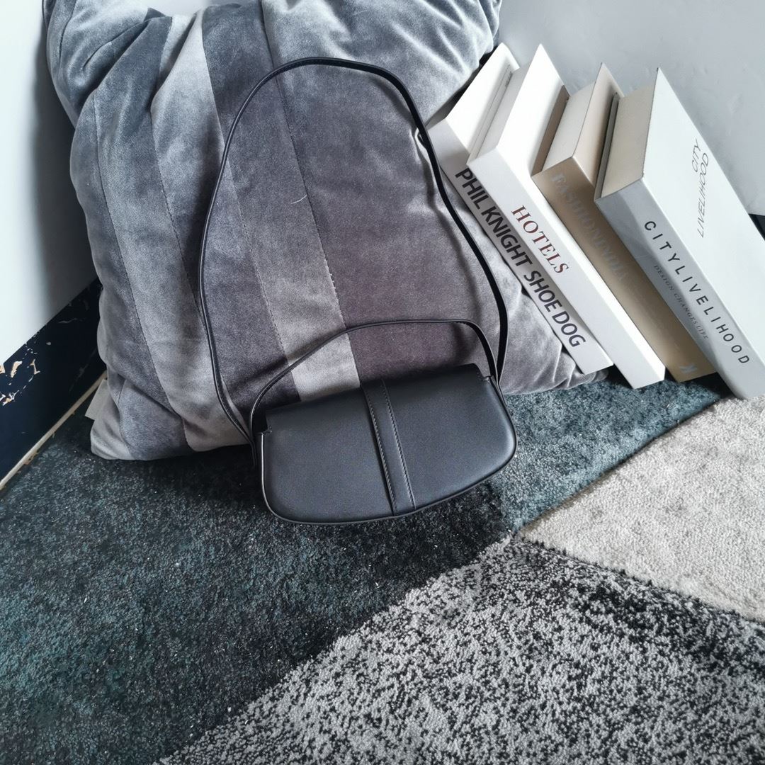 Ce1i*e Clutch On Strap Tabou In Triomphe Smooth White/Brown/Black For Women 7in/18cm 10I593DQ1.01CK