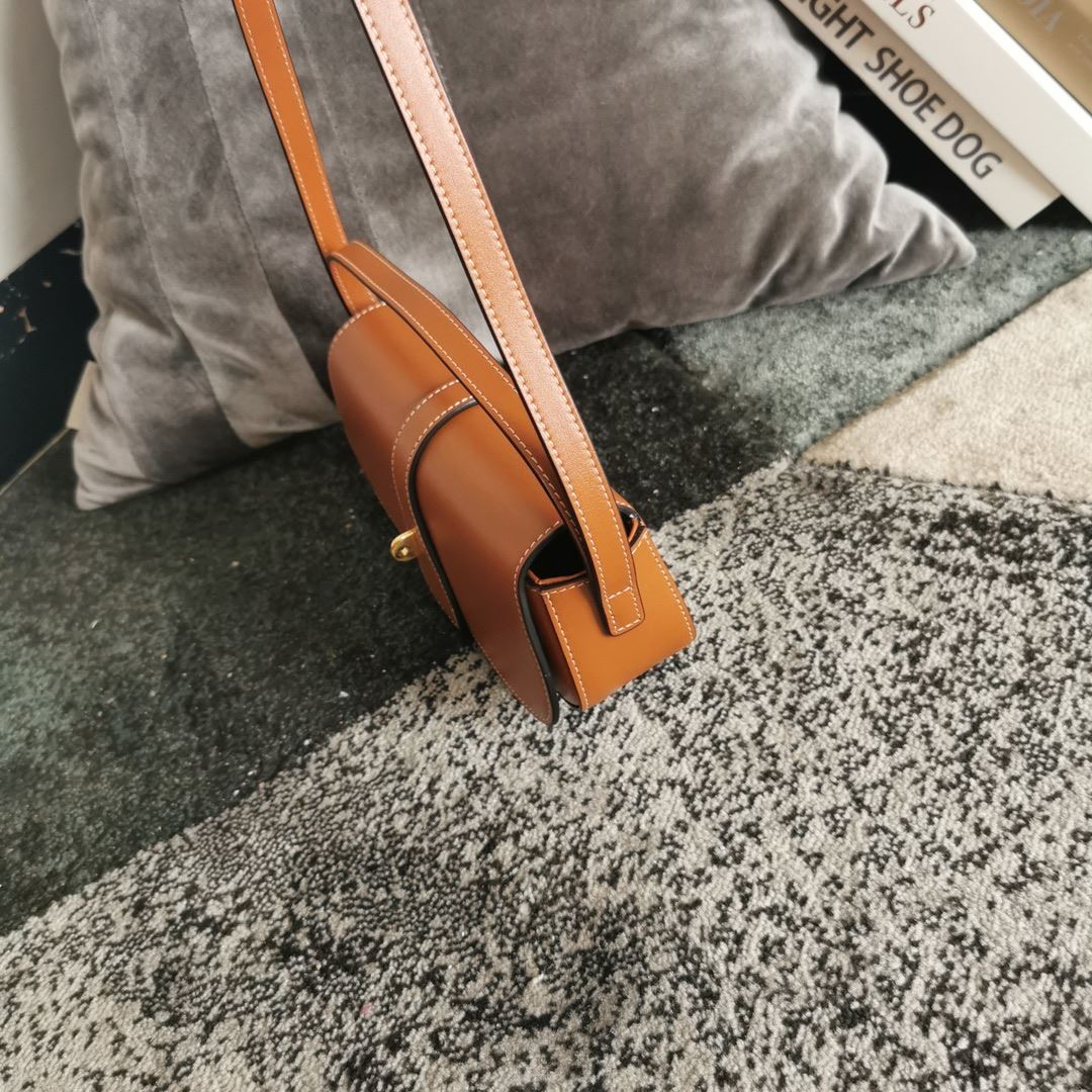 Ce1i*e Clutch On Strap Tabou In Triomphe Smooth White/Brown/Black For Women 7in/18cm 10I593DQ1.01CK