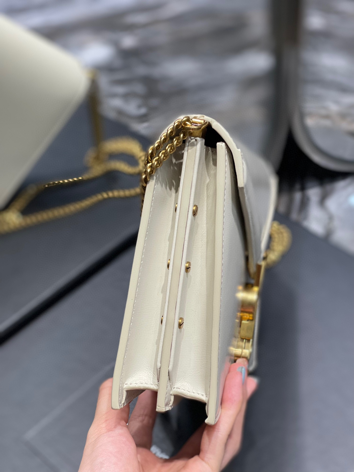 Sa1nt Lau*nt Cassandra Medium Chain Bag Black/White/Red/Green/Burgundy For Women‎ 8.6in/22cm