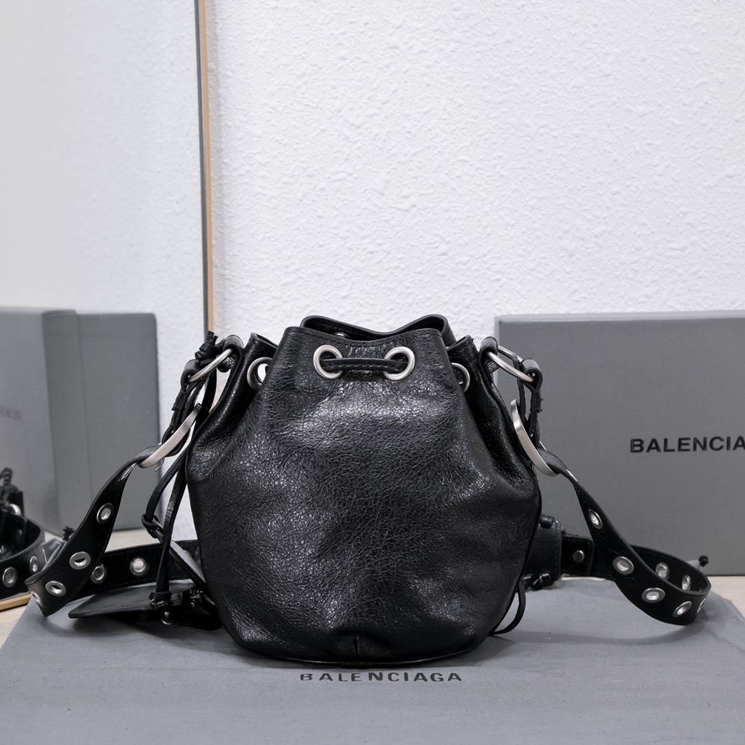 Ba1en*iaga Le Cagole Xs Bucket Bag White/Black/Light Black/Grey/Light Grey For Women 7.8in/20 cm 7024311VG9Y9104