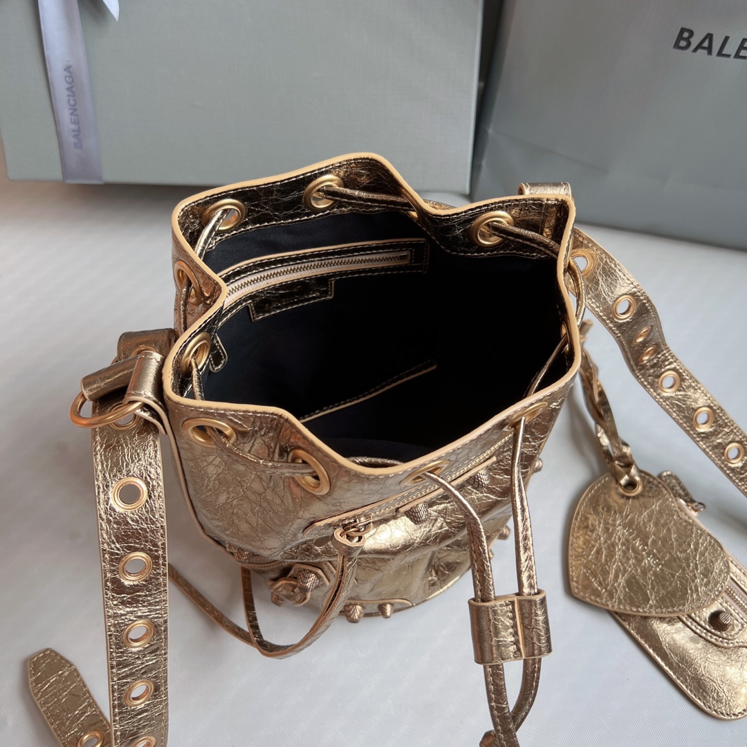 Ba1en*iaga Le Cagole Xs Bucket Bag Metallized With Rhinestones In Gold Tone For Women 7.8in/20 cm 702431210D48006