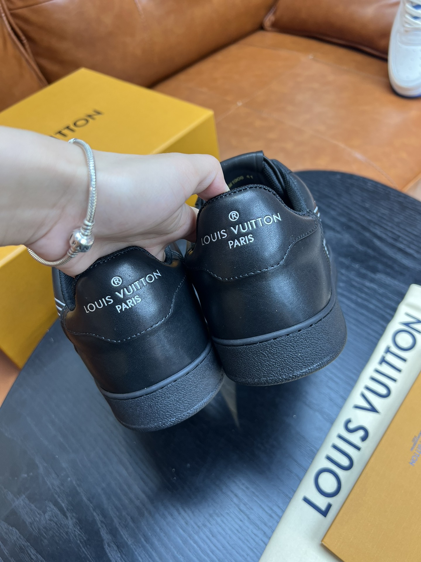 L0vis Vvtt0n LV Rivoli Sneaker Black For Men