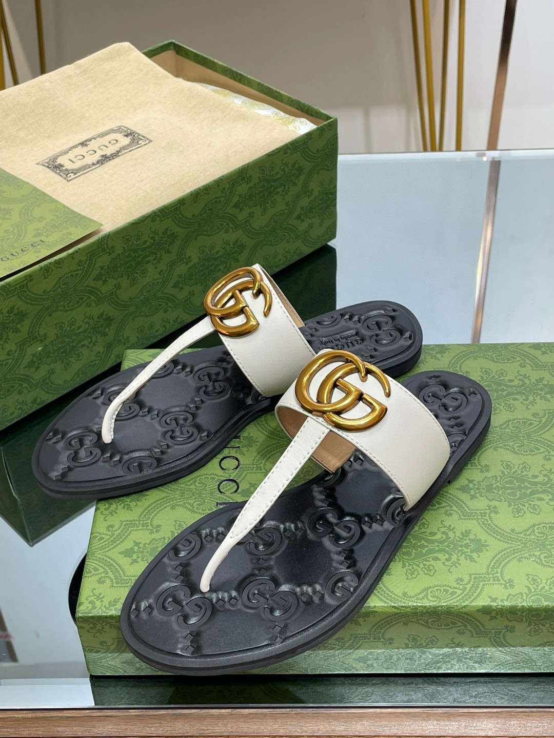 Gvc*1 Thong Sandal With Double G White For Women 