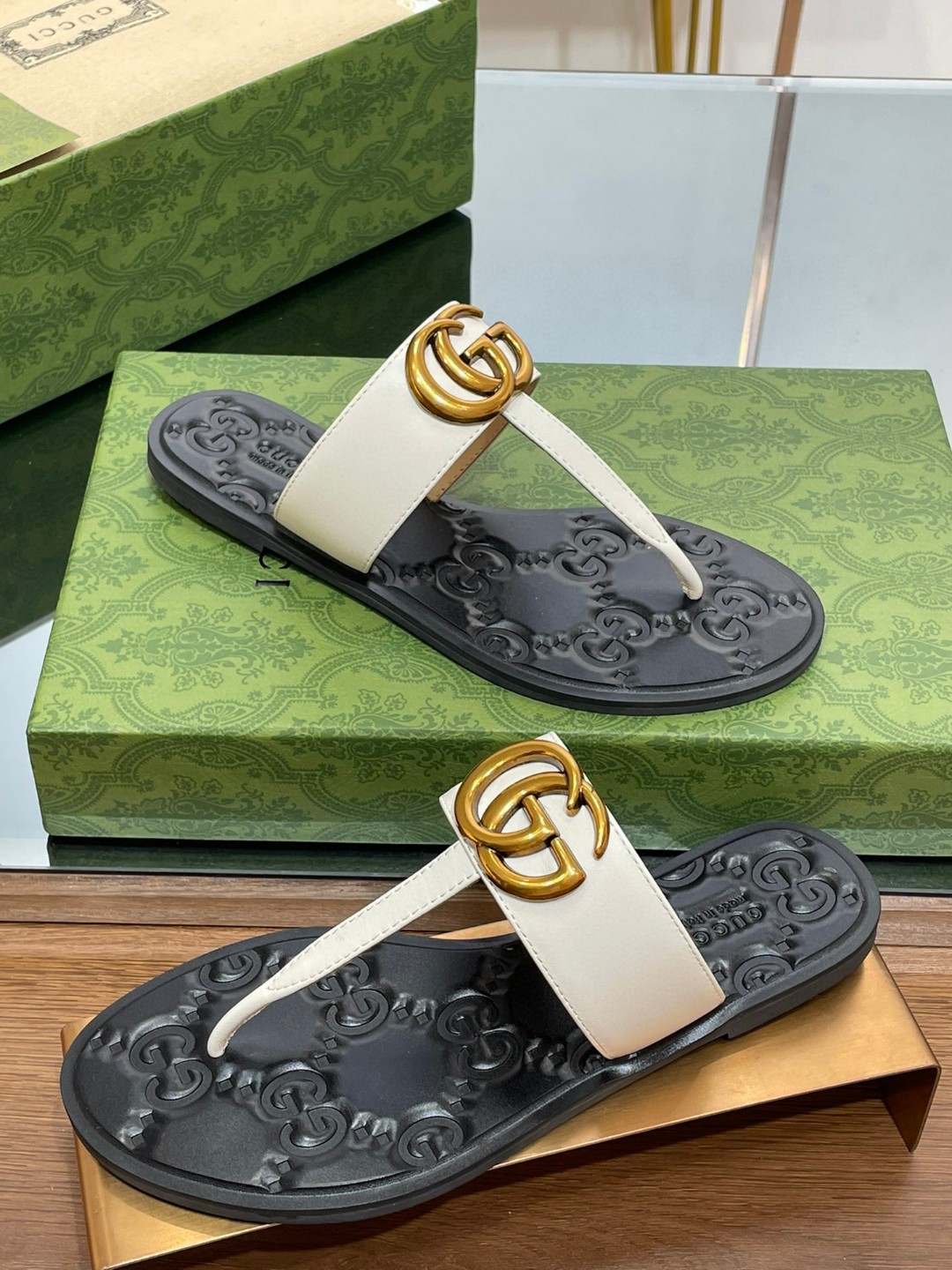 Gvc*1 Thong Sandal With Double G White For Women 