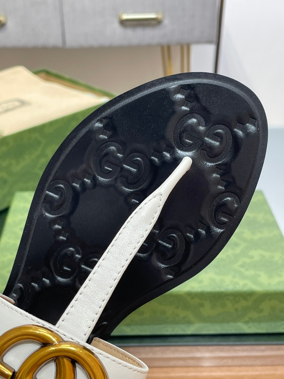 Gvc*1 Thong Sandal With Double G White For Women 