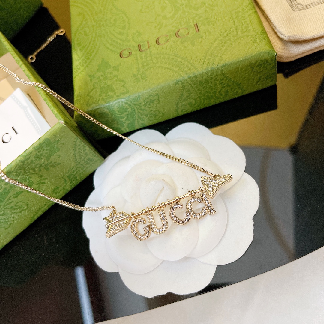 Gvc*1 Arrow Letters Necklace Gold For Women