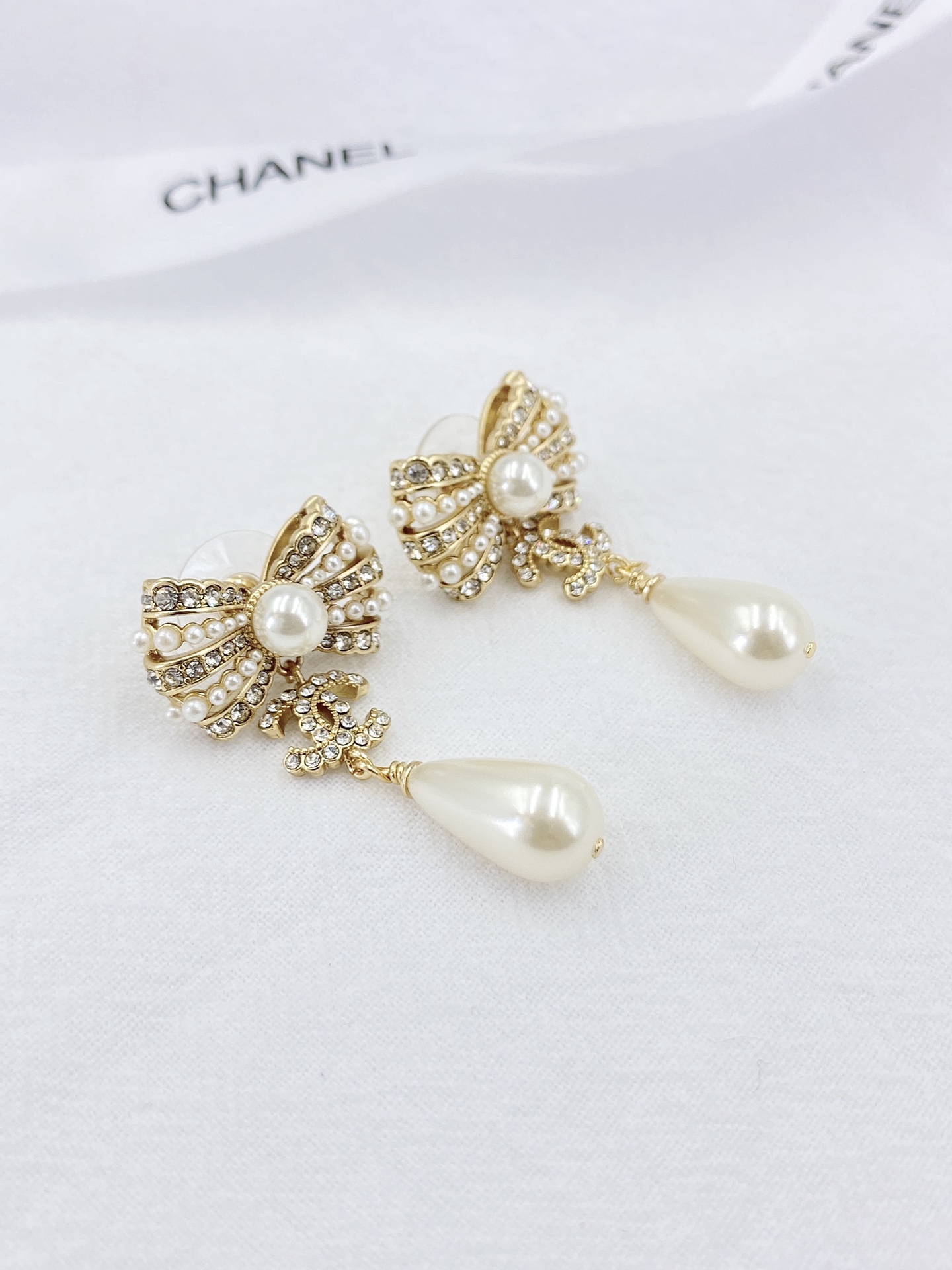 Ch**el Bowknot Peart Earrings Gold Tone For Women