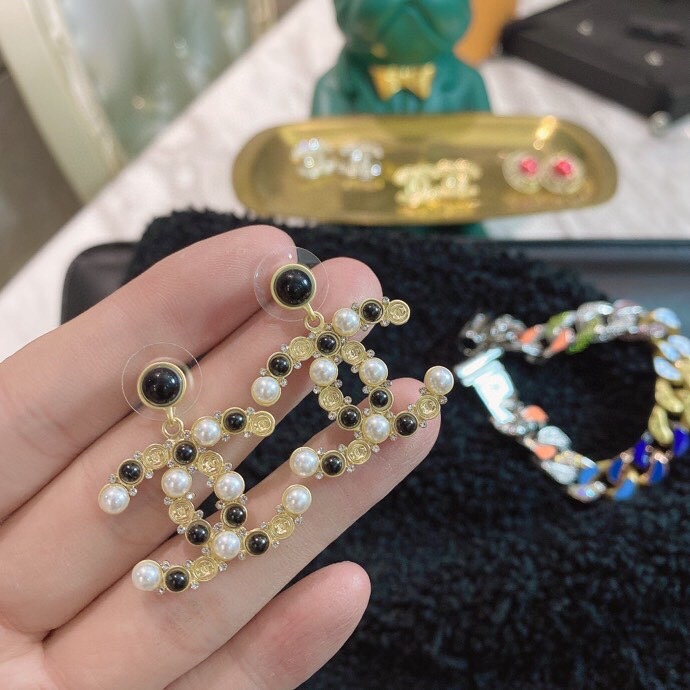 Ch**el Combinating White And Black Pearl Earrings Gold Tone For Women