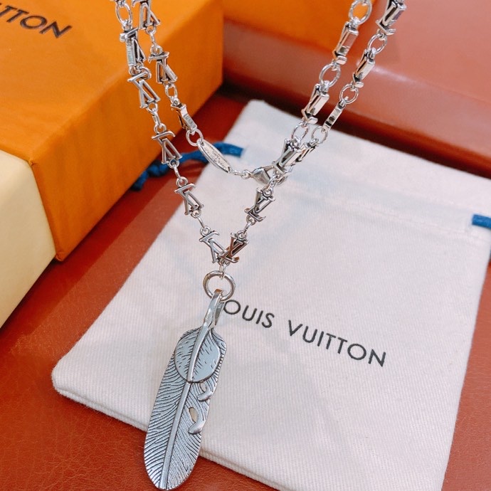 L0vis Vvtt0n Leaf Necklace Silver For Women
