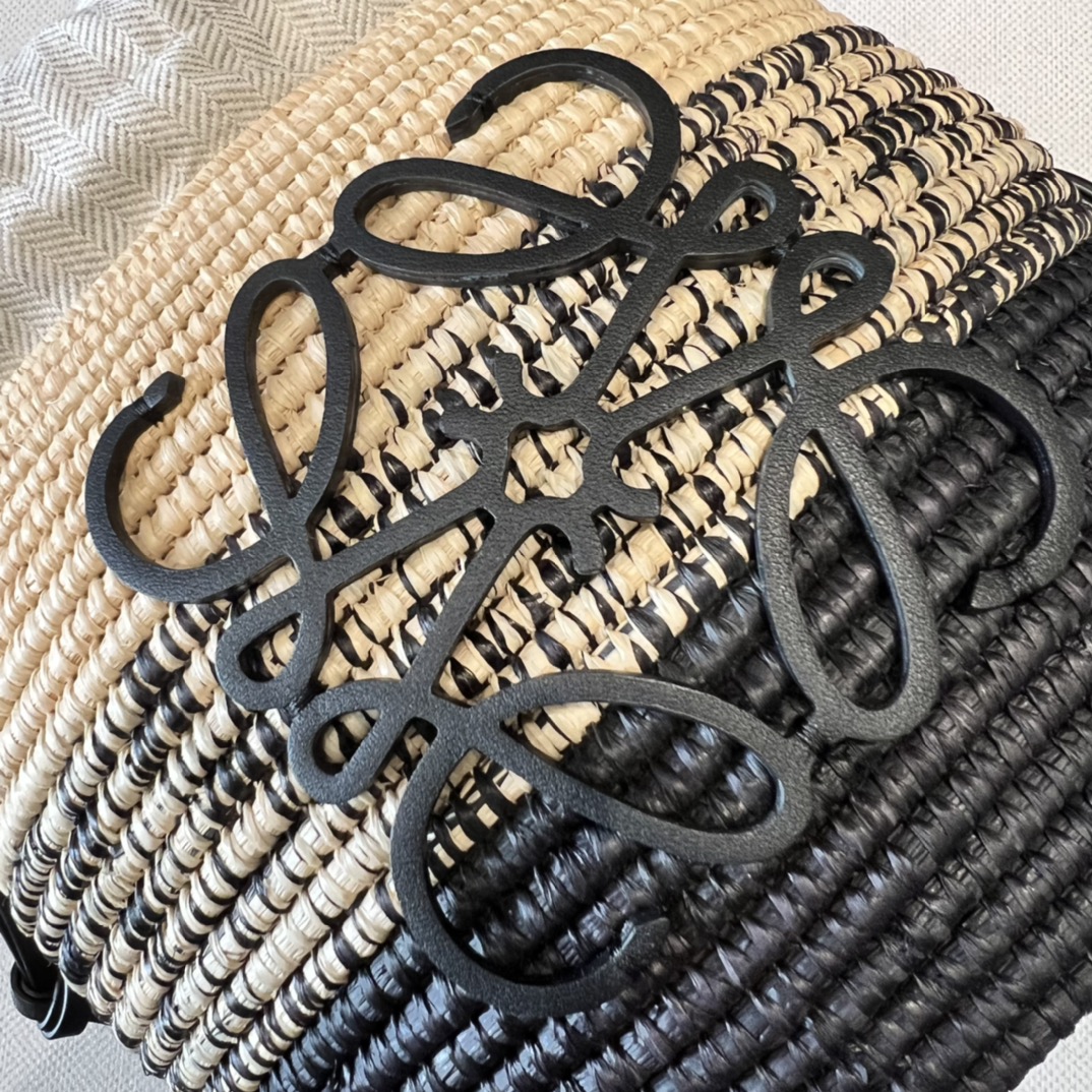 L0ew* Beehive Basket Bag Beige/Black For Women 7.9in / 20cm