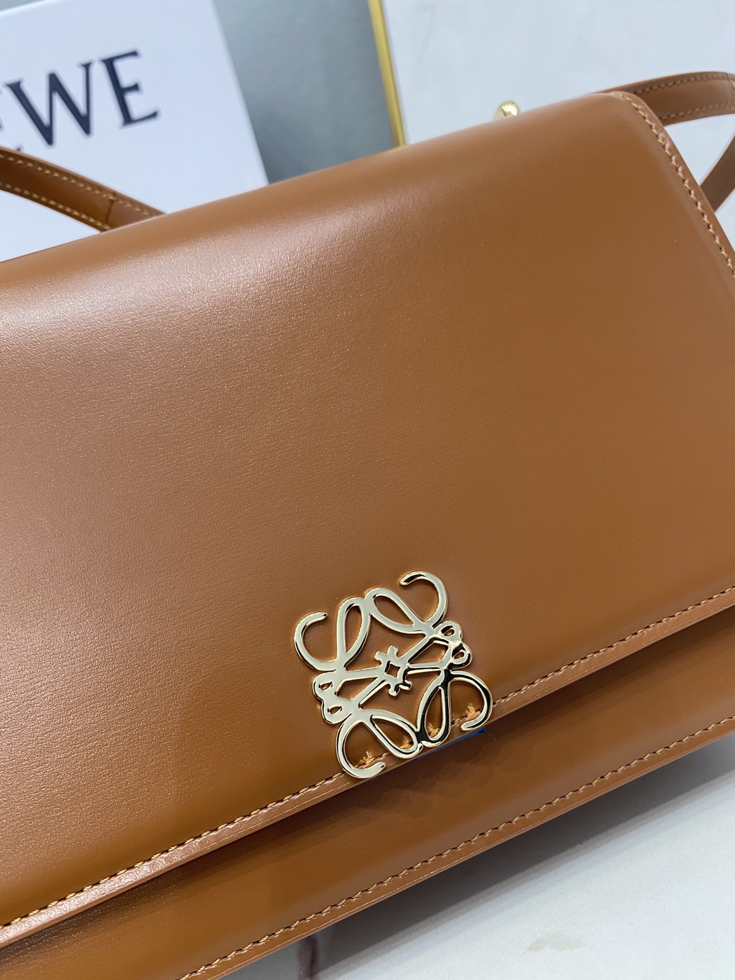 L0ew* Goya Bag Black/White/Brown For Women 8.9in / 22.5cm A896N01X03