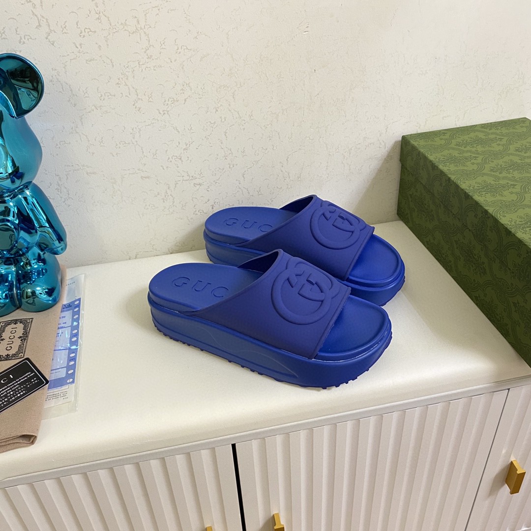 Gvc*1 Interlocking G Slide Sandal Blue For Men