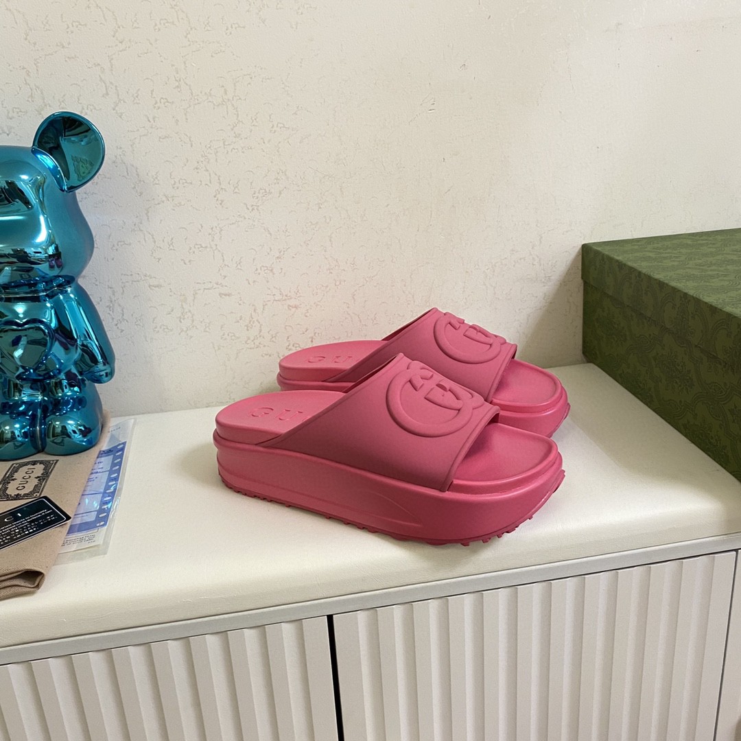 Gvc*1 Interlocking G Slide Sandal Pink For Men