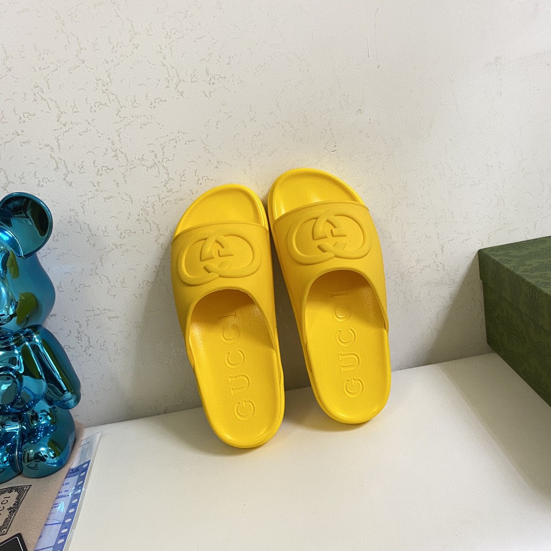 Gvc*1 Interlocking G Slide Sandal Yellow For Men