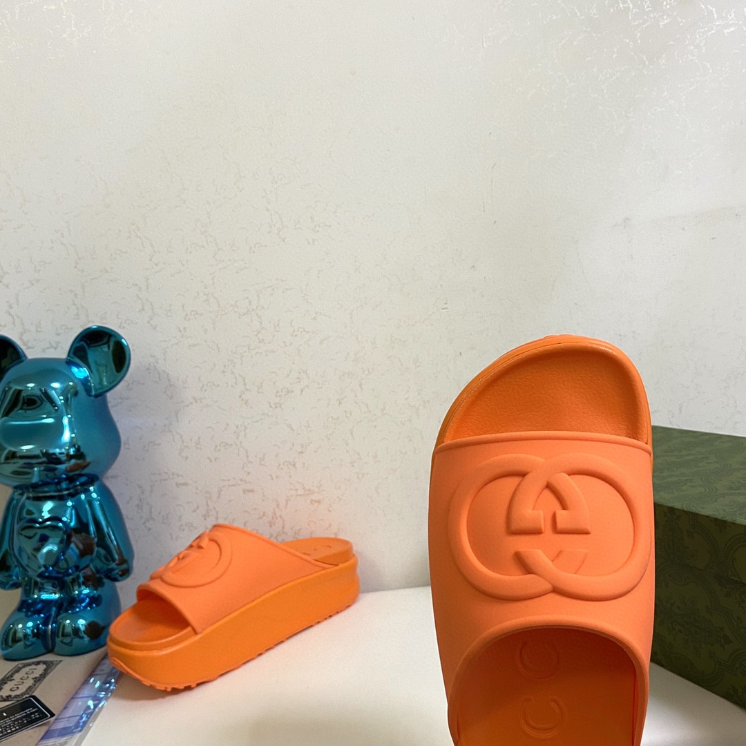 Gvc*1 Interlocking G Slide Sandal Orange For Men