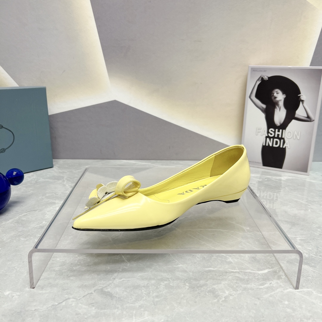 Pra*a Patent Pumps Yellow For Women