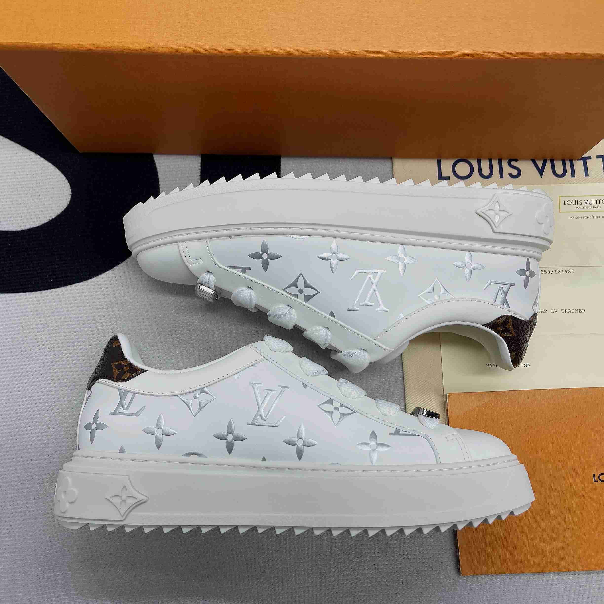 L0vis Vvtt0n LV Time Out Sneaker White For Men