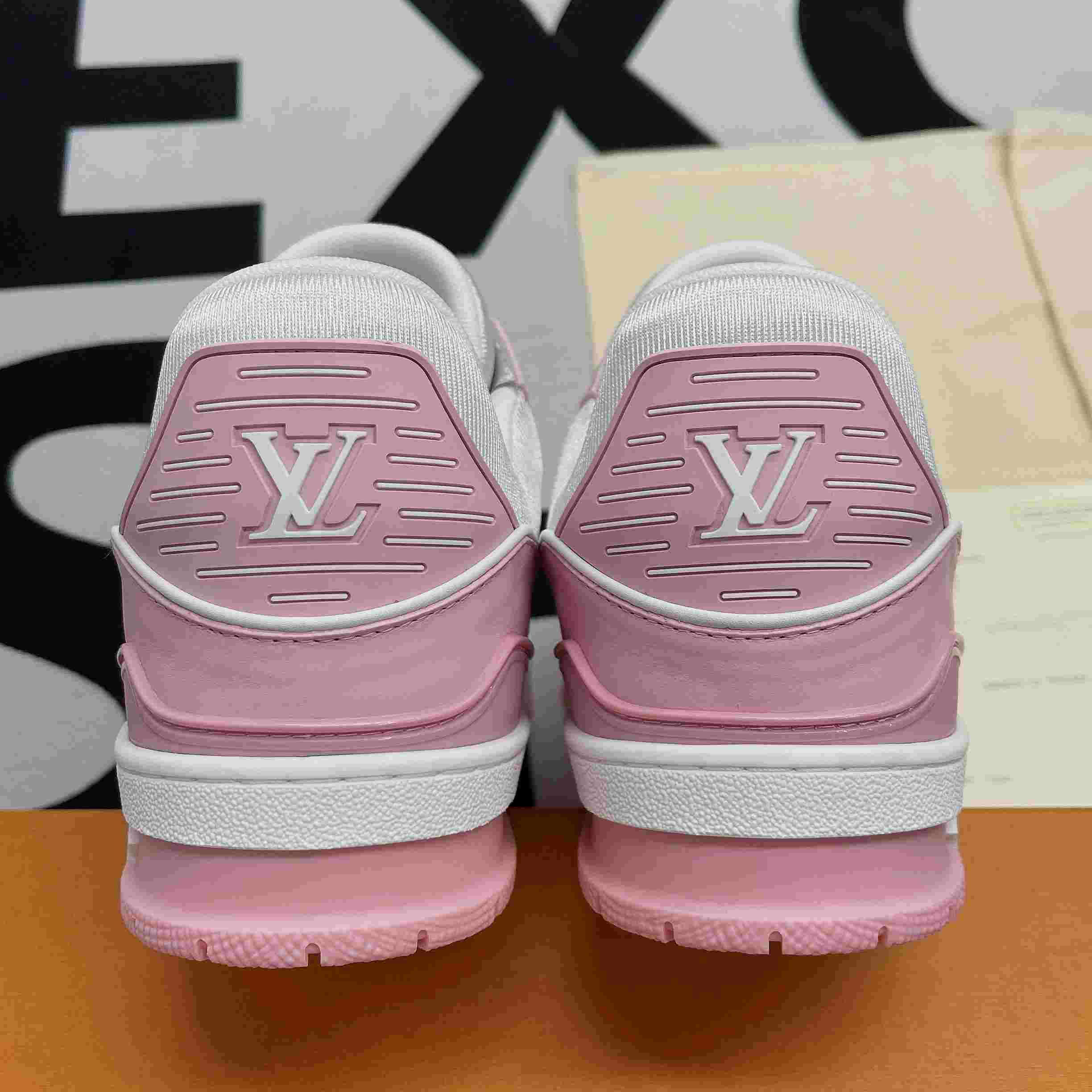 L0vis Vvtt0n LV Trainer Sneaker Pink For Men 1ABOEI