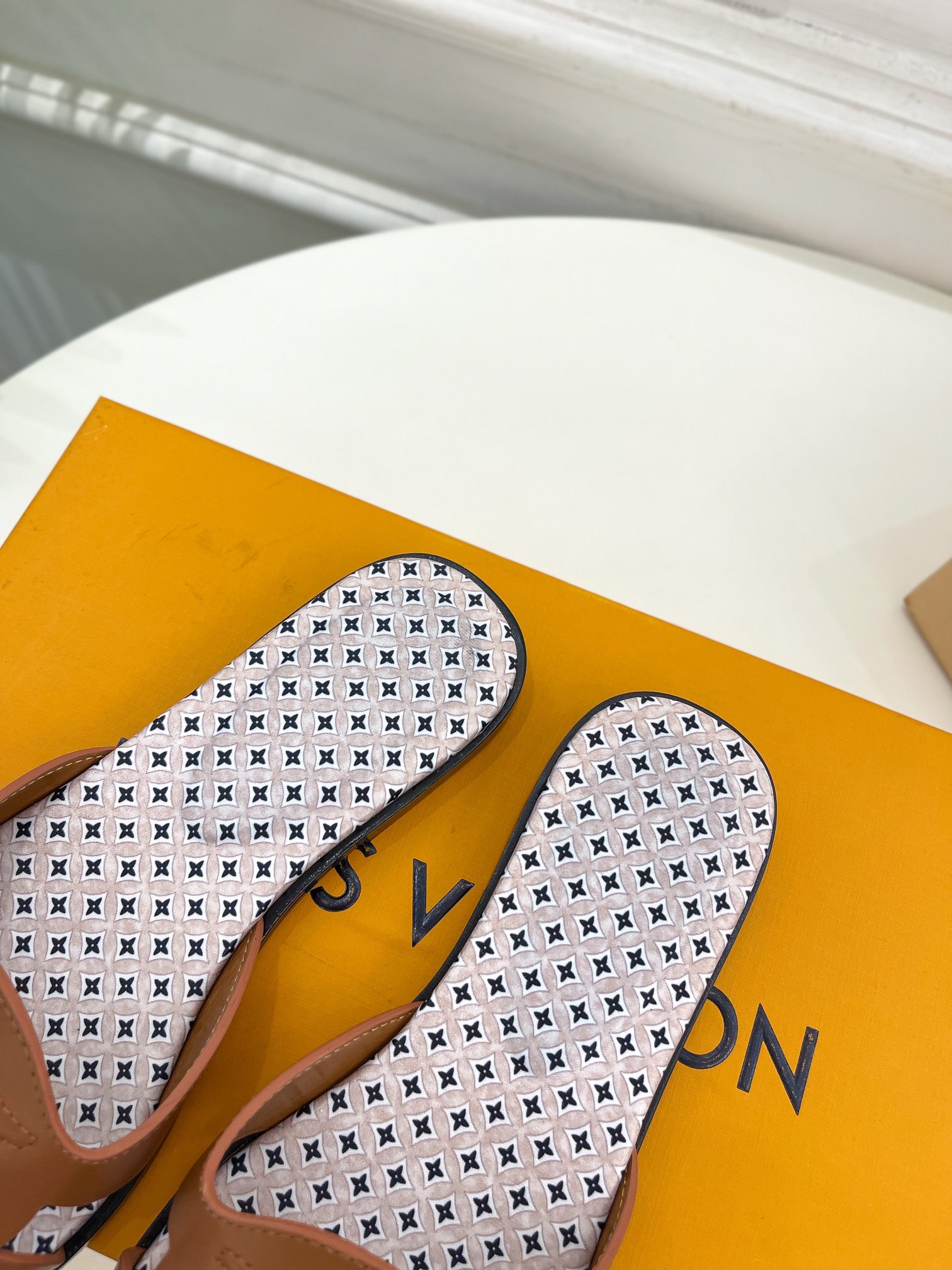 L0vis Vvtt0n Isola Flat Mule LV Dark Brown For Women