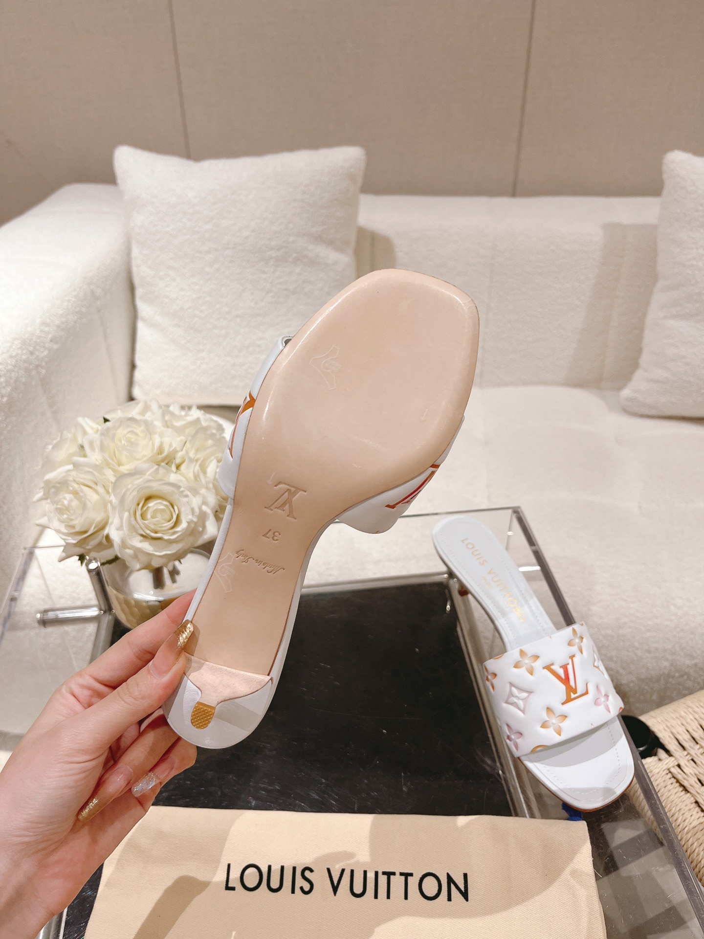 L0vis Vvtt0n Revival Mule White For Women