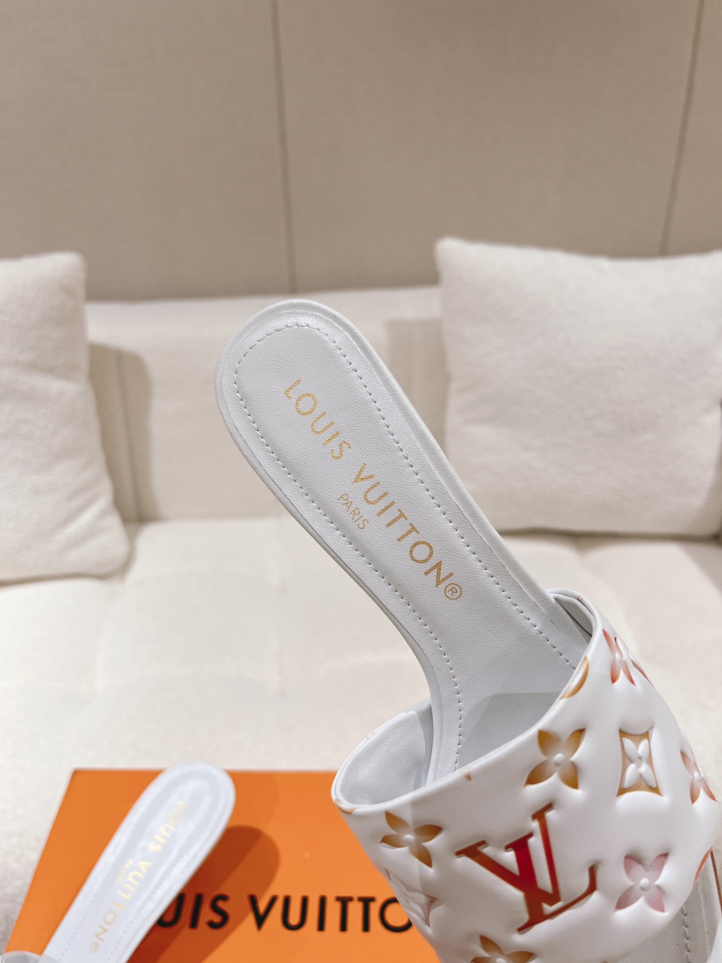 L0vis Vvtt0n Revival Mule White For Women