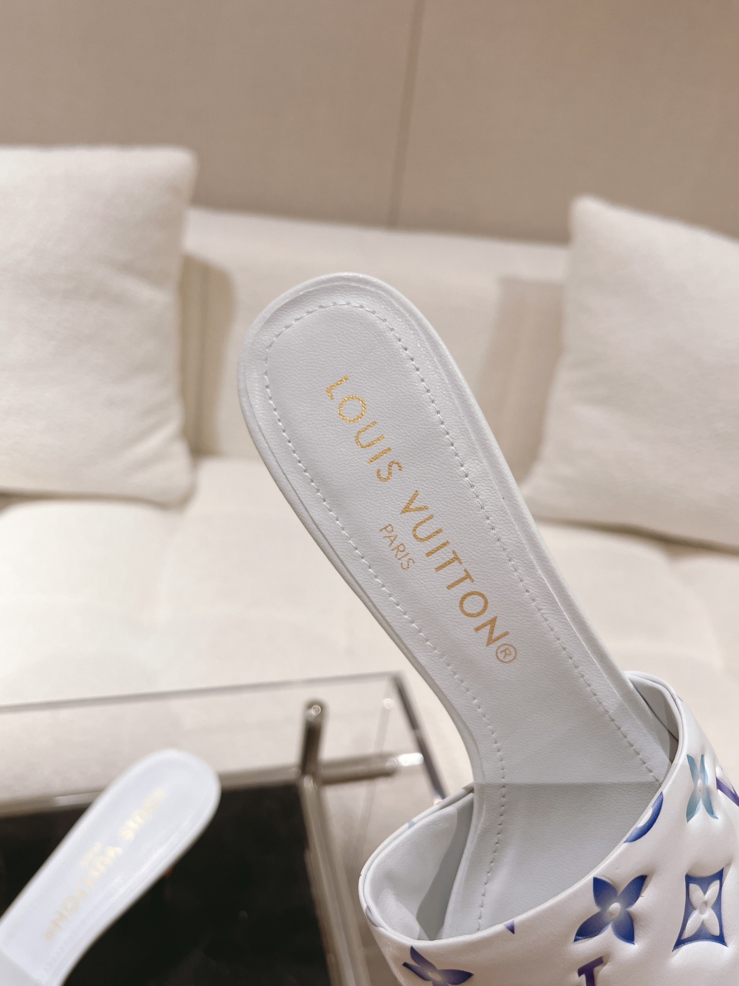 L0vis Vvtt0n Revival Mule White For Women