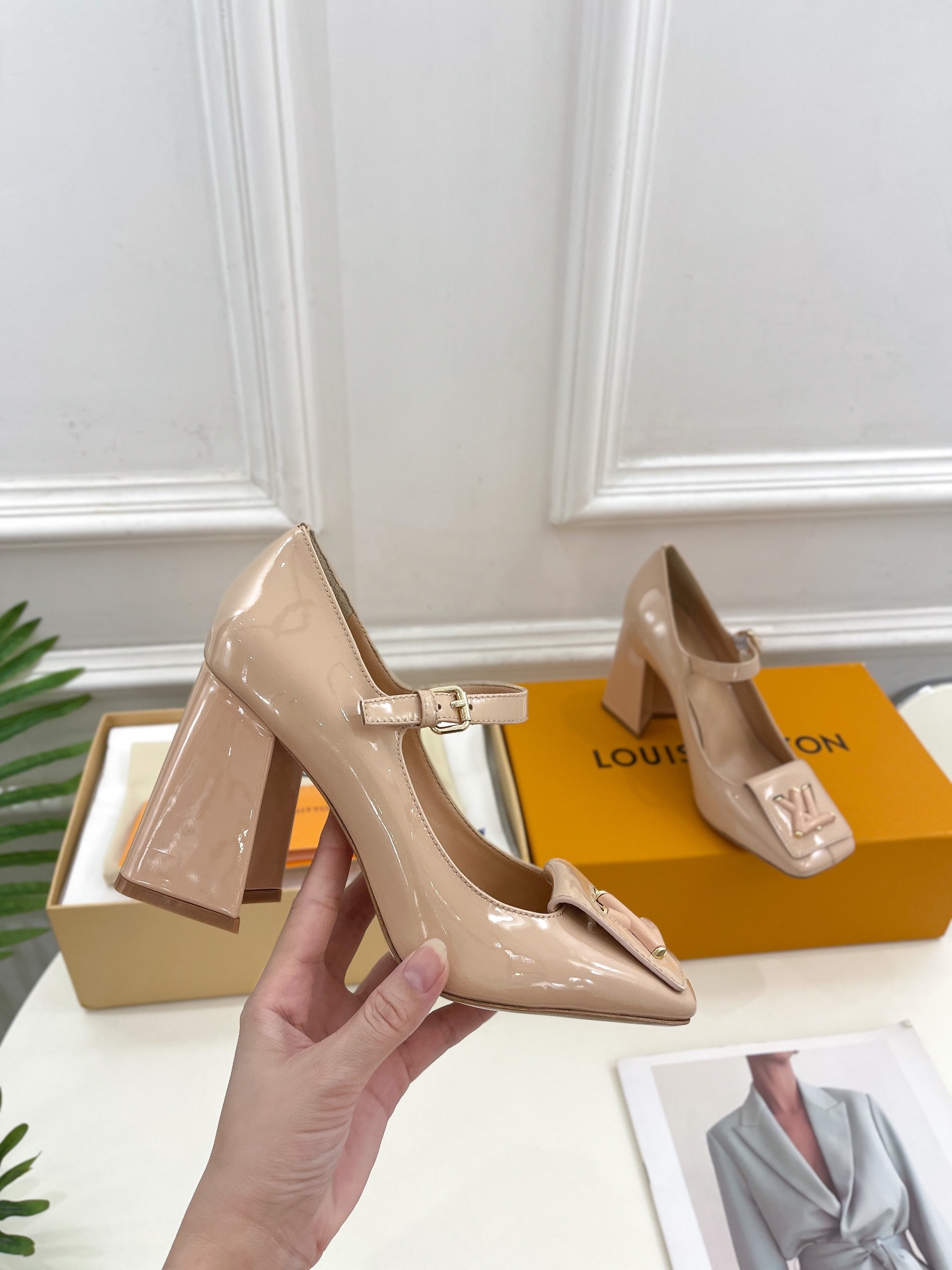 L0vis Vvtt0n Shake Pump Pink For Women 8.5 cm / 3.3-inch