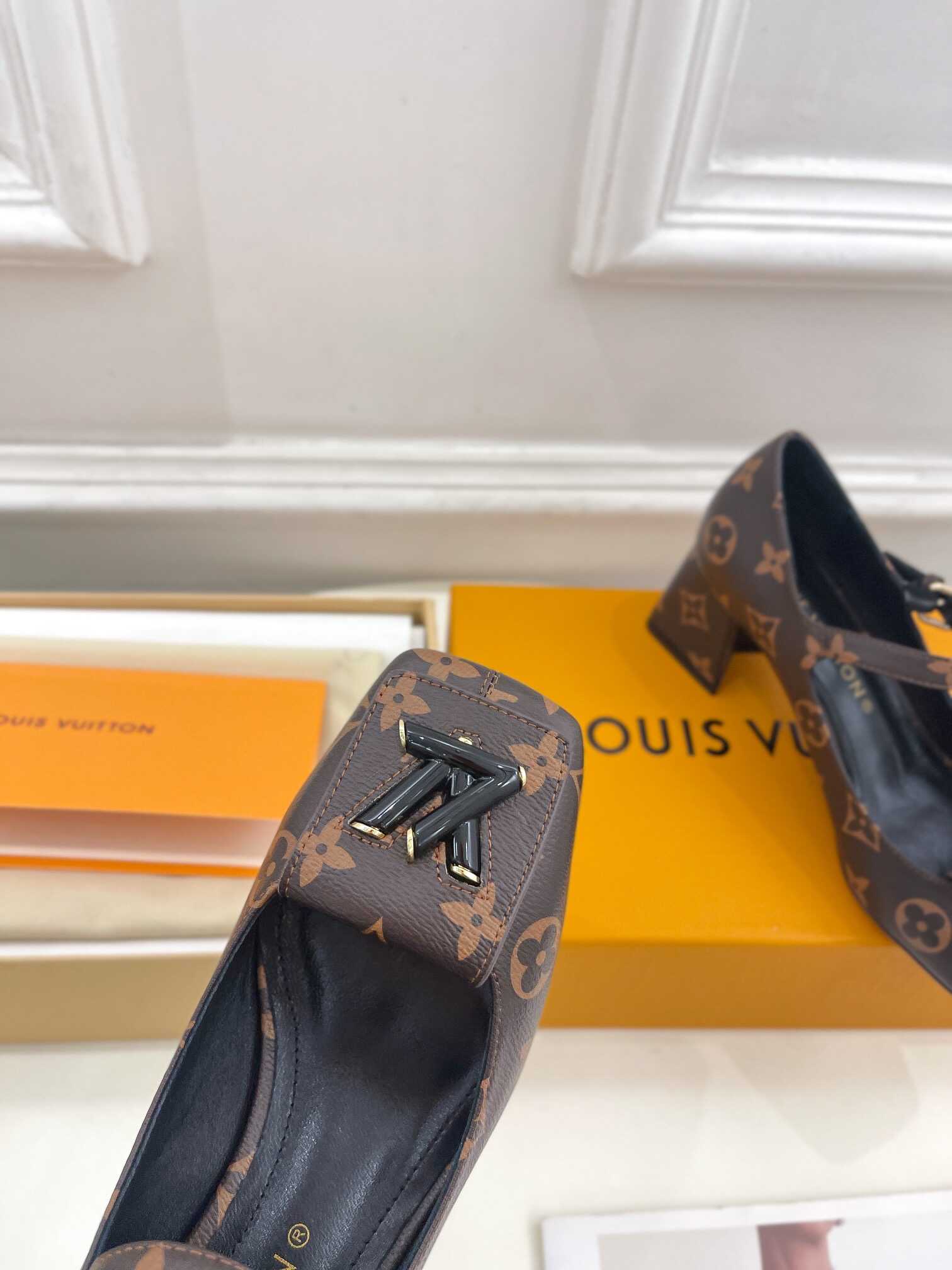 L0vis Vvtt0n Shake Pump Brown For Women 5.5 cm / 2.2-inch