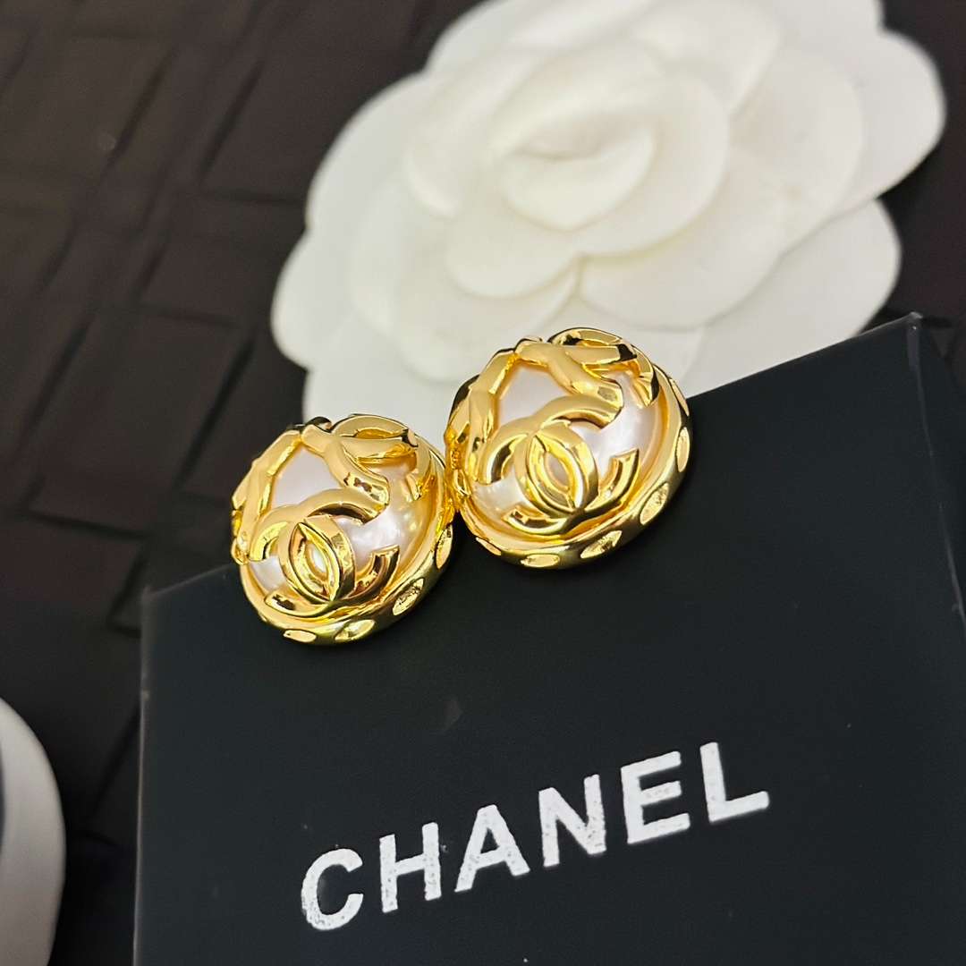 Ch**el Double C-Shaped Round Pearl Earrings Gold For Women