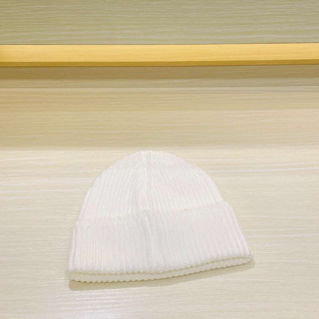 L0vis Vvtt0n Ahead Beanie White For Women