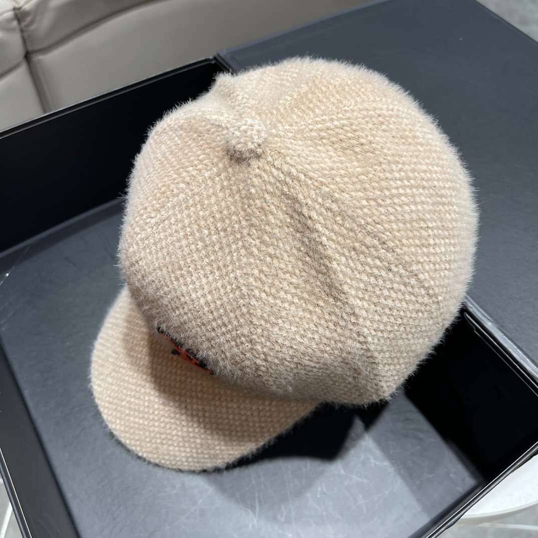 L0vis Vvtt0n Corduroy Cap Beige For Women