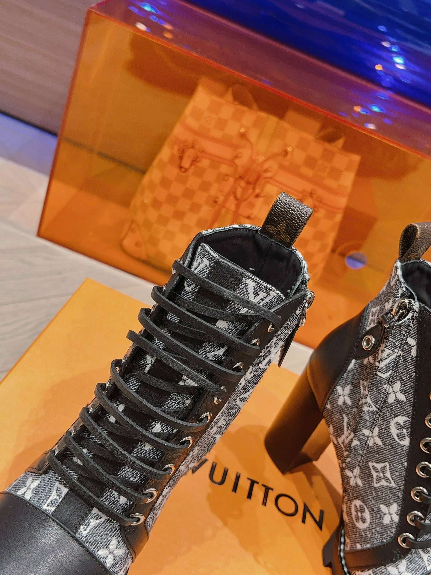 L0vis Vvtt0n Moonlight Ankle Boots Black For Women