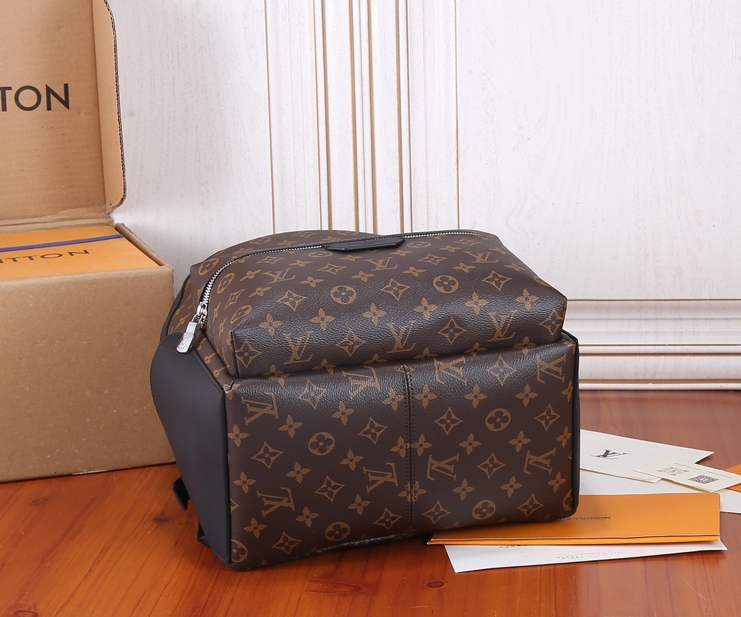 L0vis Vvtt0n Discovery Backpack PM Brown For Men 11.4in/29cm M46684