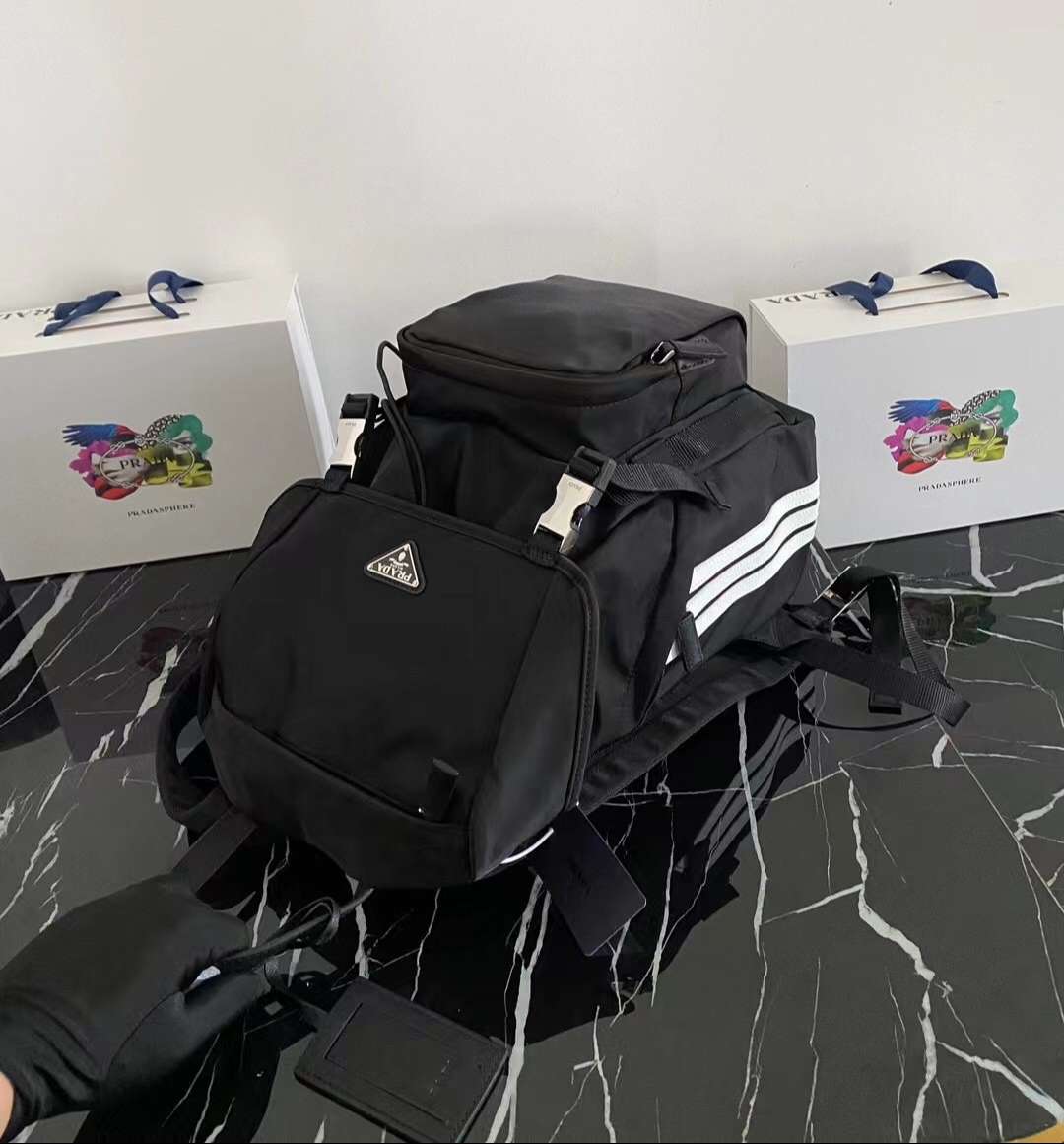 Pra*a Re-Nylon And Saffiano Backpack Black For Men 45cm / 17.7in 2VZ135_2DMG_F0002_V_HOL
