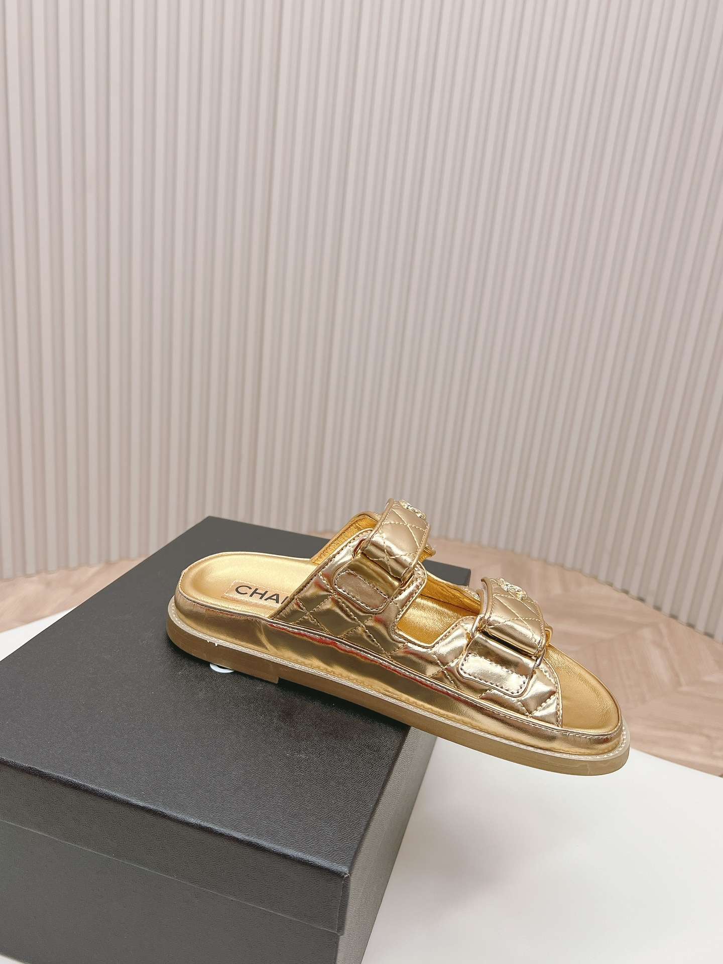 Ch**el Sandals With Ch**el Logo Gold For Women